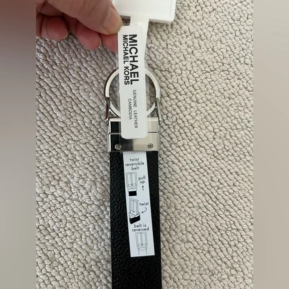 MICHAEL Michael Kors Women’s Reversible Belt | Color: Black and Gray | Size: M - Picture 6 of 12